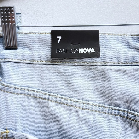 Fashion Nova Light Denim Wash Away We Go Balloon Mom Jeans Size 7/28 NWT - Picture 10 of 12